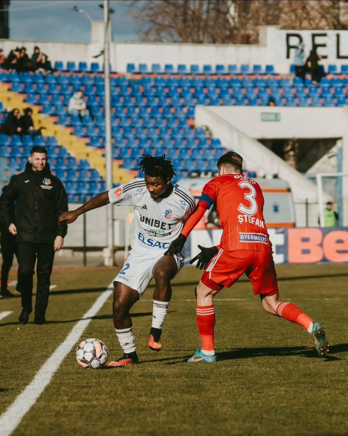 Adams Friday imagini carieră familie