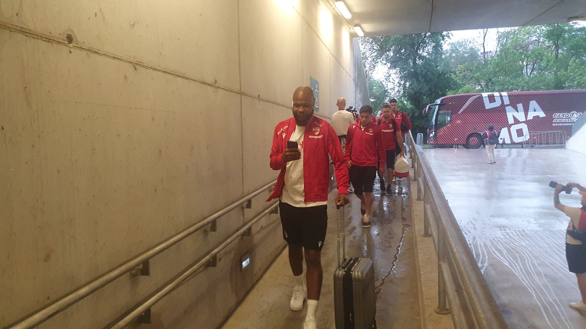 FCSB - Dinamo: sosire echipe