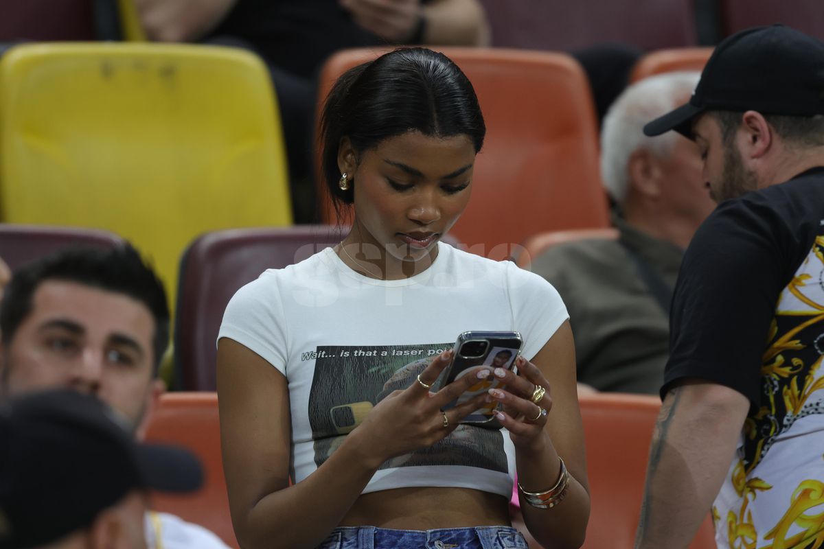Soția lui Ngezana a atras din nou toate privirile pe Arena Națională » Cum a apărut la derby: detaliile surprinse în tribune