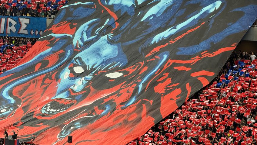 GALERIE FOTO Spectacol în roșu și albastru! Galeria FCSB, superioară în duelul peluzelor: scenografia afișată în derby + dinamoviștii au răspuns cu un citat din Elisabeta Rizea
