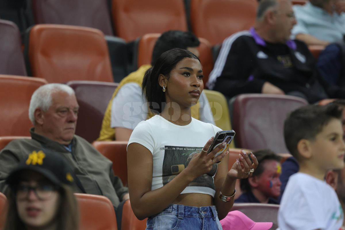 Soția lui Ngezana a atras din nou toate privirile pe Arena Națională » Cum a apărut la derby: detaliile surprinse în tribune
