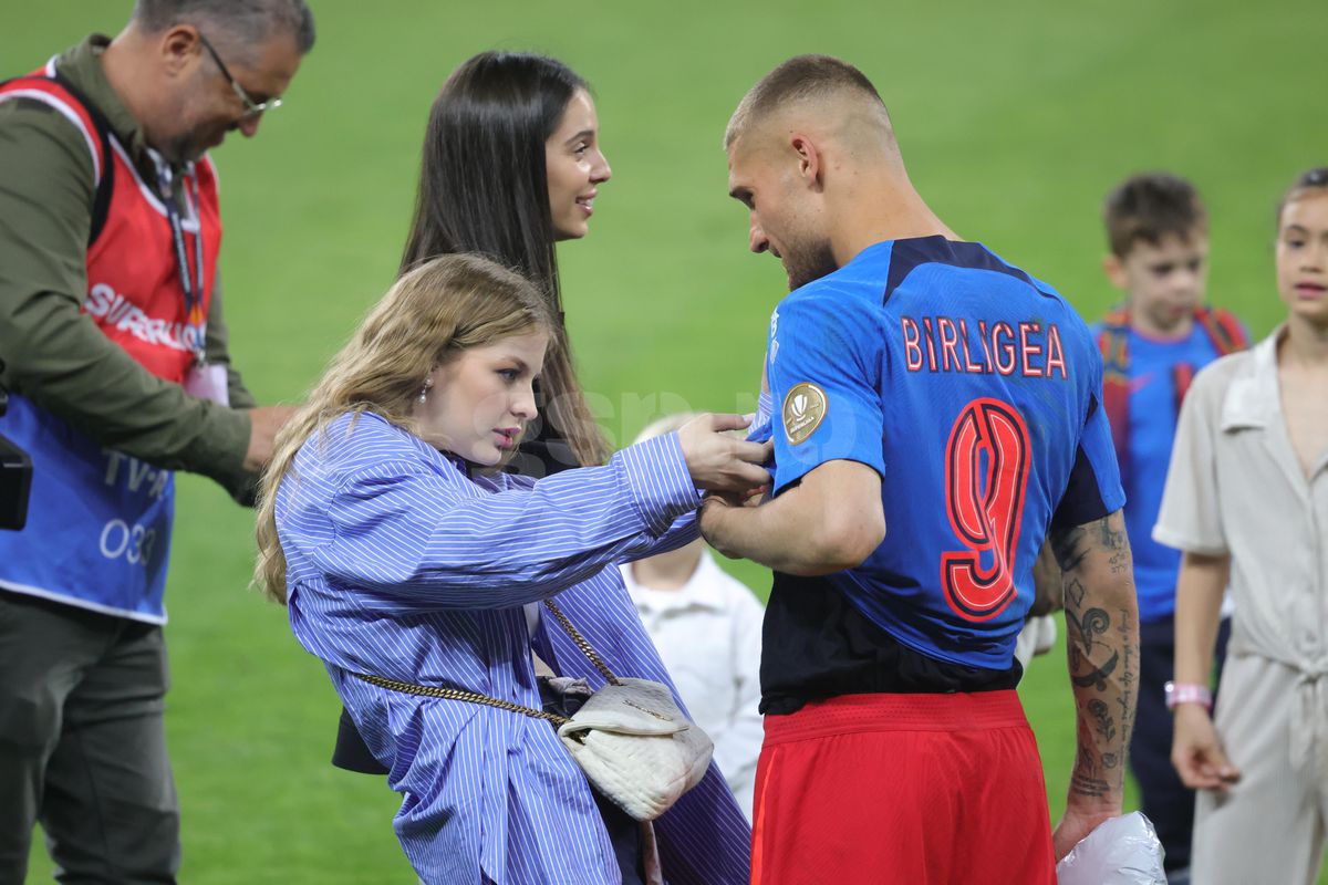Love is in the air » Antonia și Daniel Bîrligea, momente tandre la finalul meciului FCSB - Dinamo
