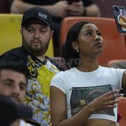 Mbali Malindi, soția lui Siyabonga Ngezana a fost pe Arena Națională la derby-ul dintre FCSB și Dinamo 3-1. Foto: Ionuț Iordache (GSP.RO)