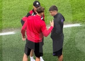 E un semn? Ce făcea Alexandru Musi cu fotbaliștii lui Dinamo, înaintea derby-ului cu FCSB