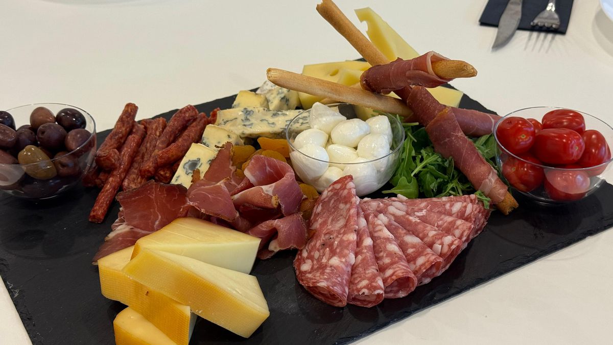 Cum arată meniurile din zona VIP înainte de FCSB - Dinamo