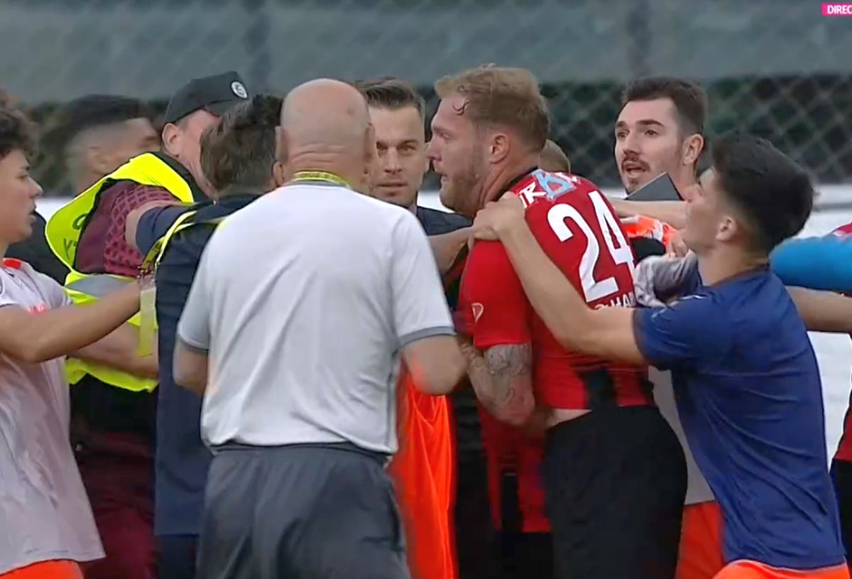 S-au luat la bătaie după Csikszereda - Metaloglobus » Surpriză imensă în Liga 2: calculele la promovare, date peste cap