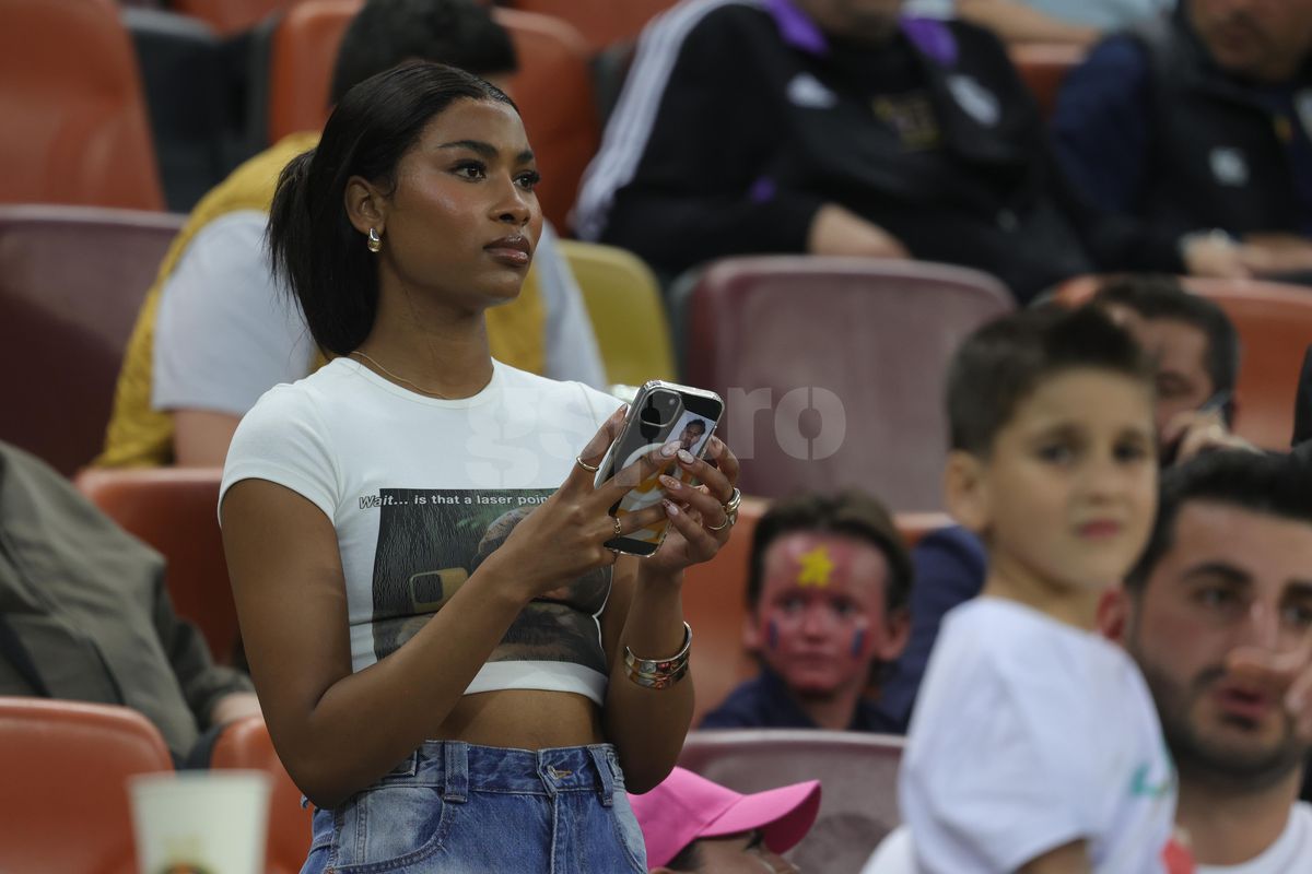Soția lui Ngezana a atras din nou toate privirile pe Arena Națională » Cum a apărut la derby: detaliile surprinse în tribune
