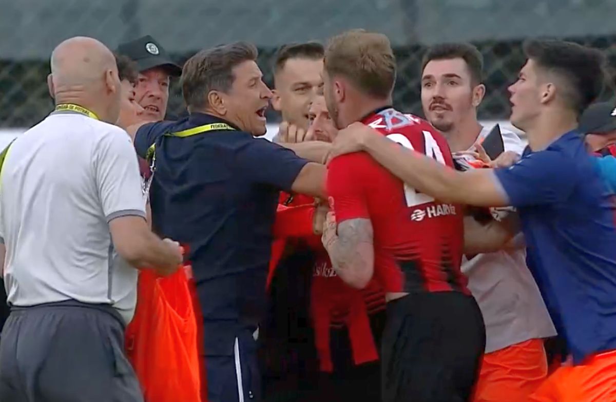 S-au luat la bătaie după Csikszereda - Metaloglobus » Surpriză imensă în Liga 2: calculele la promovare, date peste cap