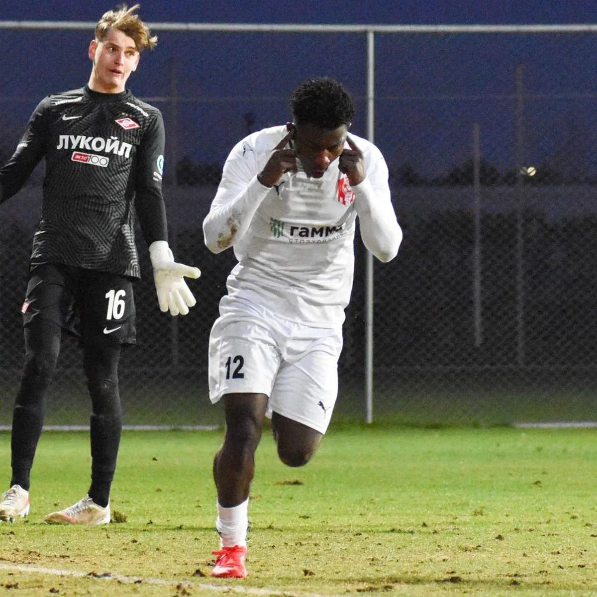 Adams Friday imagini carieră familie