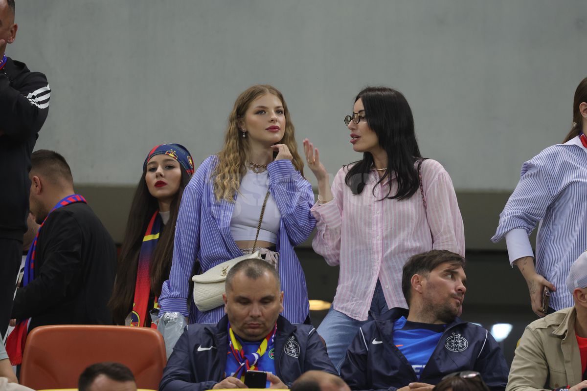 Love is in the air » Antonia și Daniel Bîrligea, momente tandre la finalul meciului FCSB - Dinamo