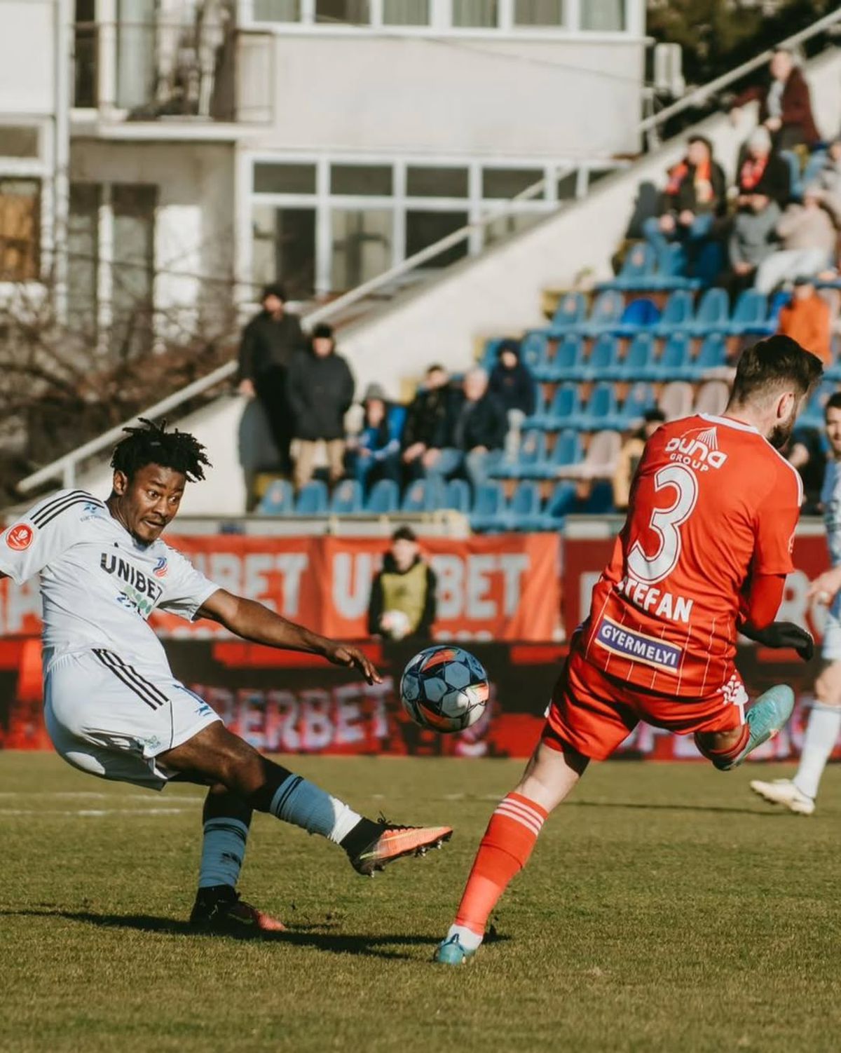 Adams Friday imagini carieră familie