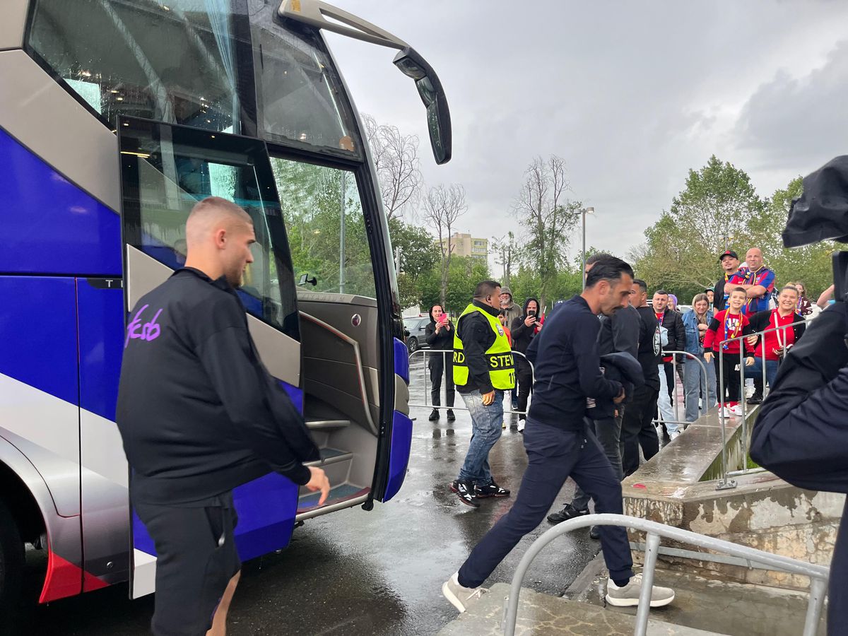 FCSB - Dinamo: sosire echipe