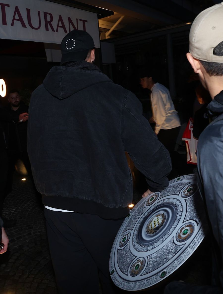 Leverkusen i-a stricat petrecerea lui Bayern » Doar 4 jucători la restaurant, Neuer a gătit acasă!