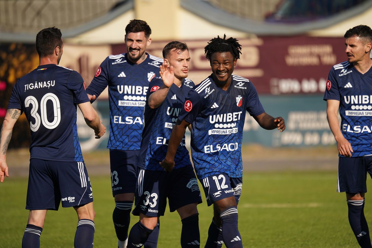 Adams Friday imagini carieră familie