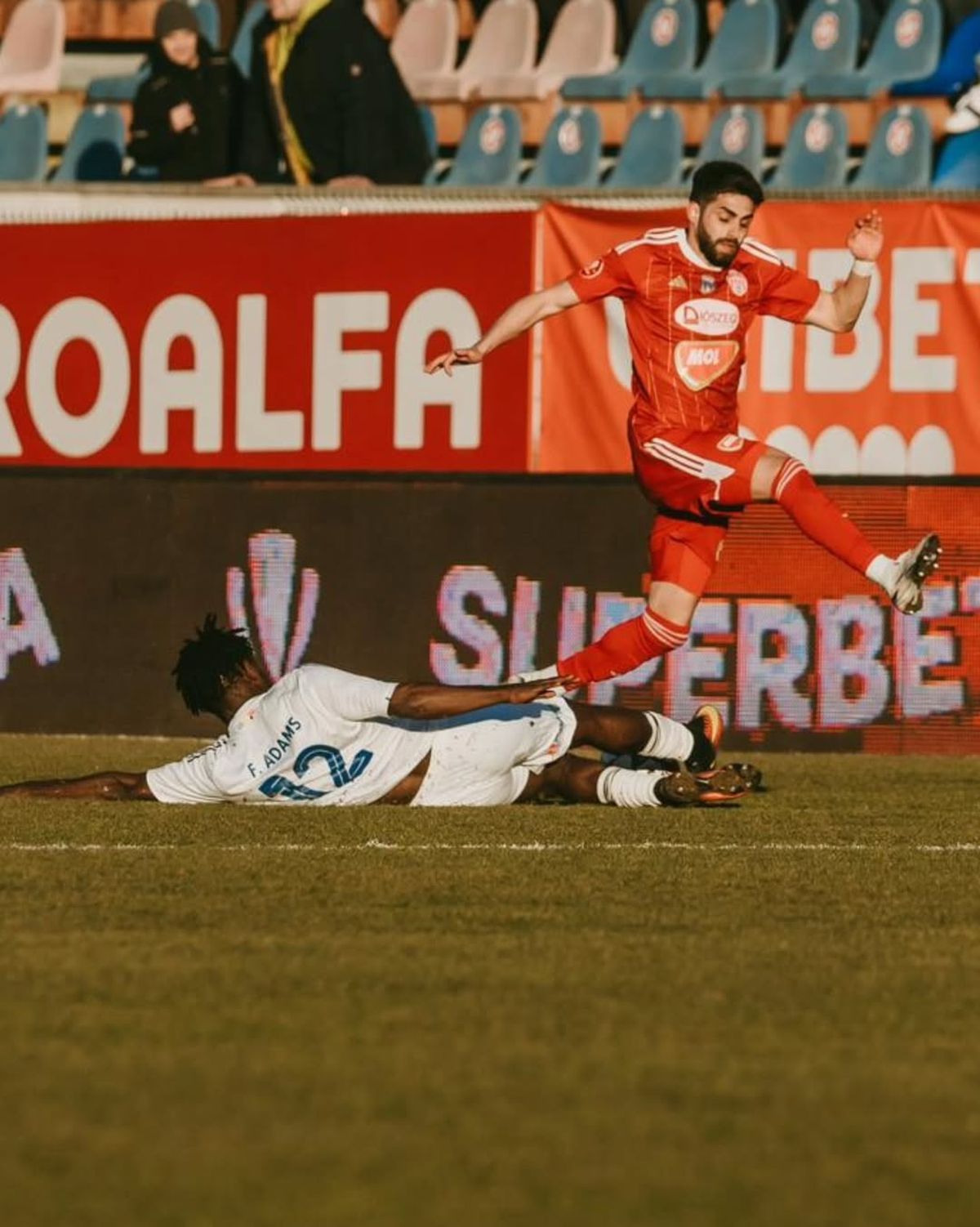 Adams Friday imagini carieră familie