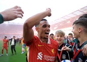 Dedesubturile afacerii Alexander-Arnold la Madrid: când l-a anunțat pe Slot că pleacă de la Liverpool + Ce ofertă i-au făcut „cormoranii”