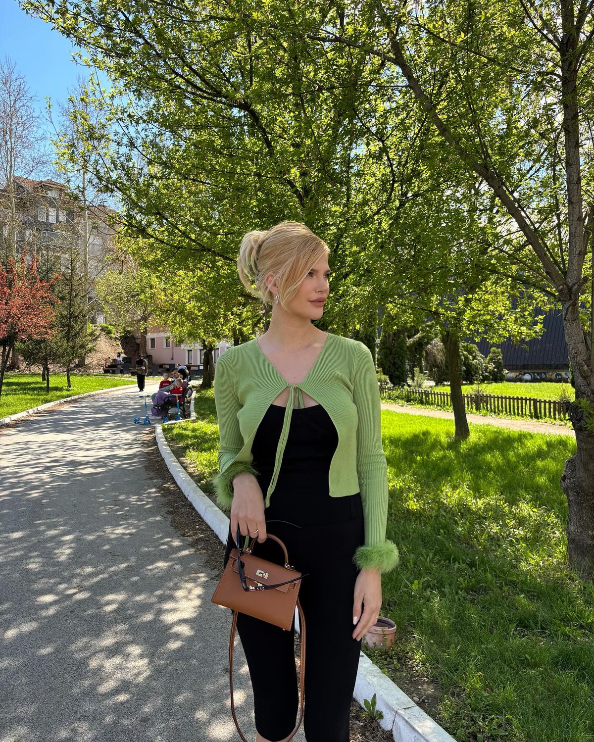 Fotbalistul care a investit în agricultură și-a schimbat religia pentru o frumoasă tânără din Serbia: a trecut la islam pentru Ajla