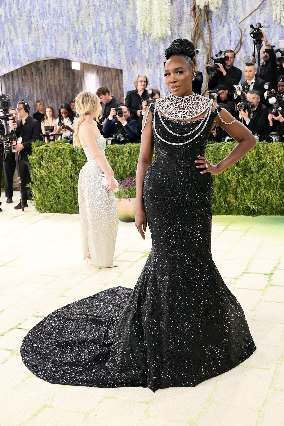 Lindsey Vonn, strălucitoare la Met Gala. Venus Williams, cu trofeul la gât. Dar nimeni nu era pregătit pentru costumația lui Osaka!