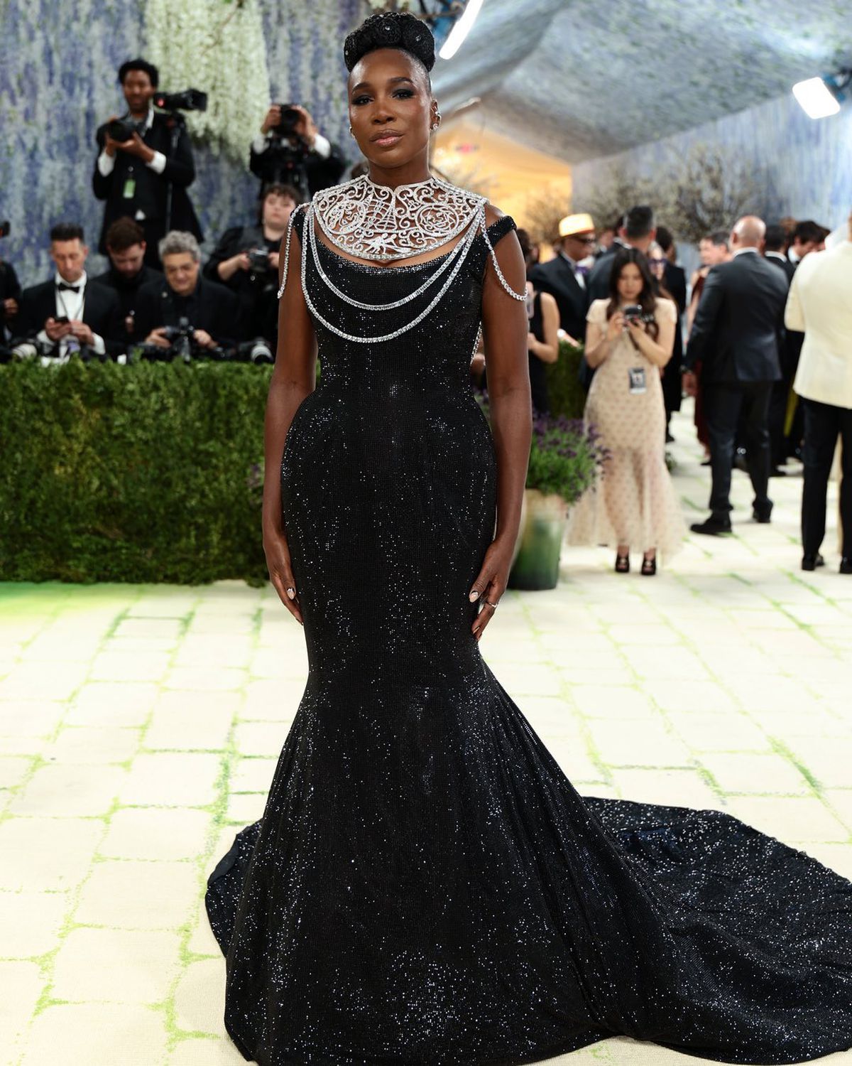 Lindsey Vonn, strălucitoare la Met Gala. Venus Williams, cu trofeul la gât. Dar nimeni nu era pregătit pentru costumația lui Osaka!