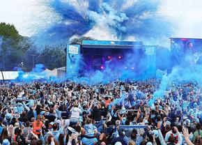 Peste 50.000 de suporteri au sărbătorit promovarea în Premier League, după 25 de ani
