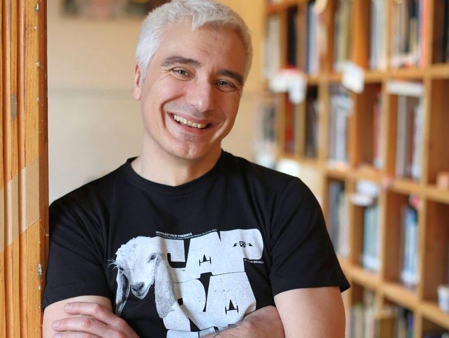 „Îți dai seama dacă te apropii un pic” » Iată ce probleme a remarcat la noua siglă a lui Dinamo unul dintre cei mai premiați graficieni din România!