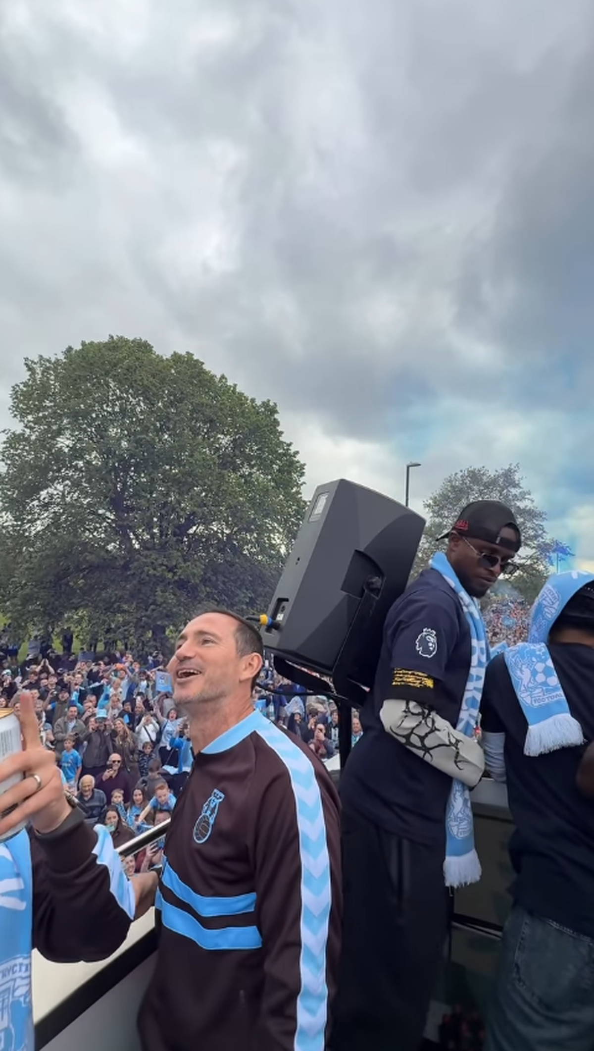 Peste 50.000 de suporteri au sărbătorit promovarea în Premier League, după 25 de ani