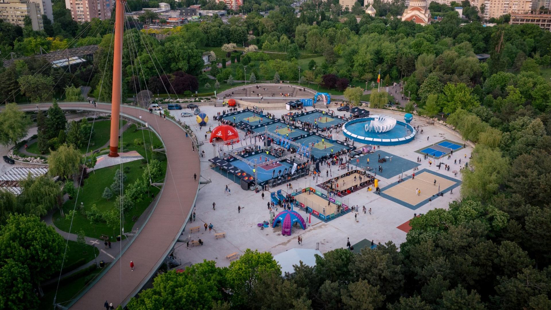 Tineri jucători de baschet 3x3 în acțiune pe teren amenajat în Parcul Drumul Taberei la festival sport urban cu demonstrații kendama România. | sursa foto: Gazeta Sporturilor
