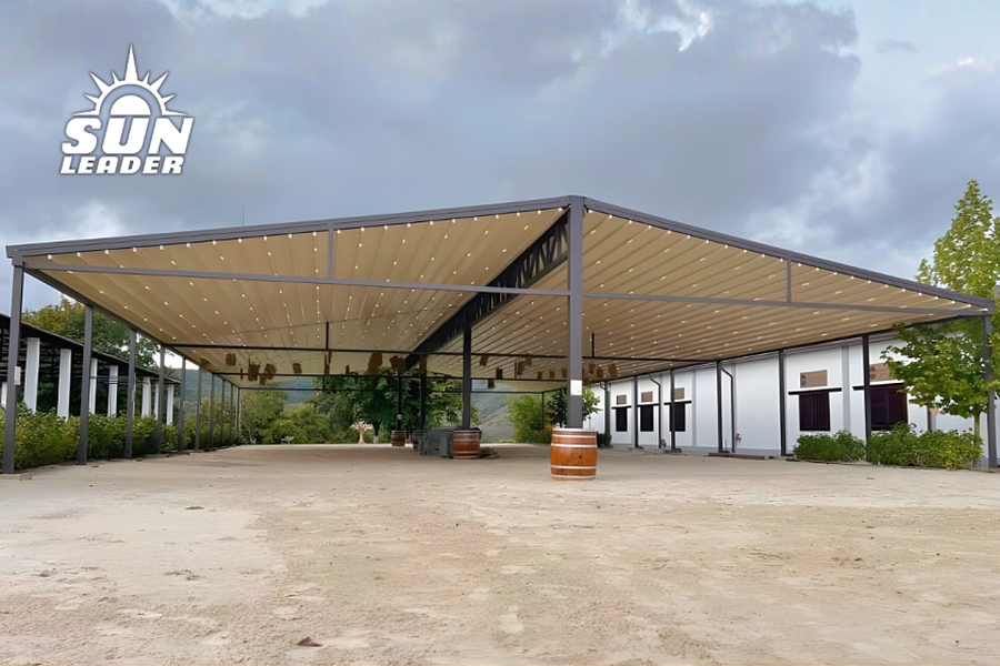 Pergola modernă ca indicator de rezistență: cum arată o terasă cu acoperiș retractabil de inginerie, nu doar de decor