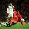 Constantin Schumacher în duel cu Steven Gerrard.