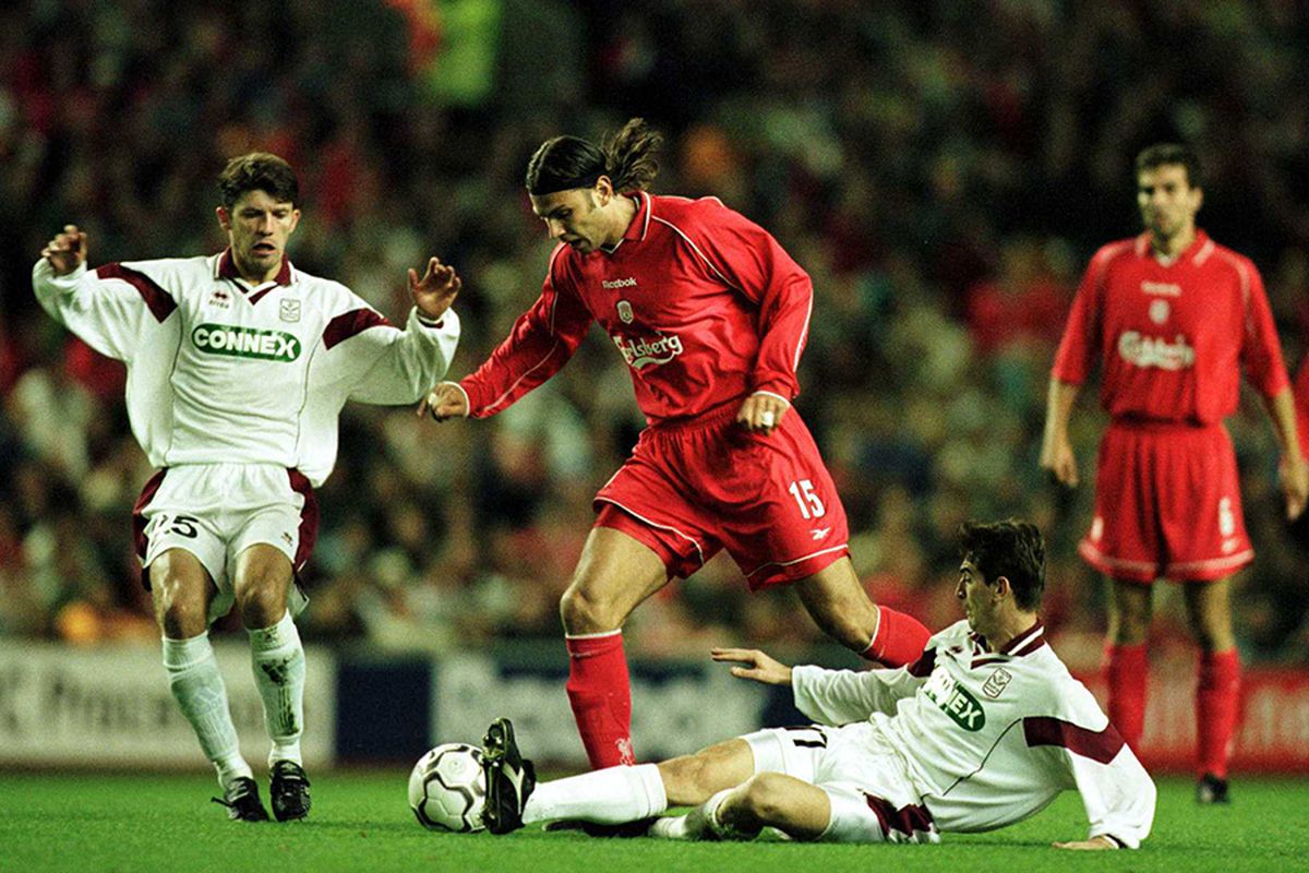 EXCLUSIV VIDEO Amintiri de la egalul scos de Rapid pe terenul unui Liverpool cu Owen și Gerrard: „Știți ce făceau englezii după meci? Atunci ne-am dat și noi seama”