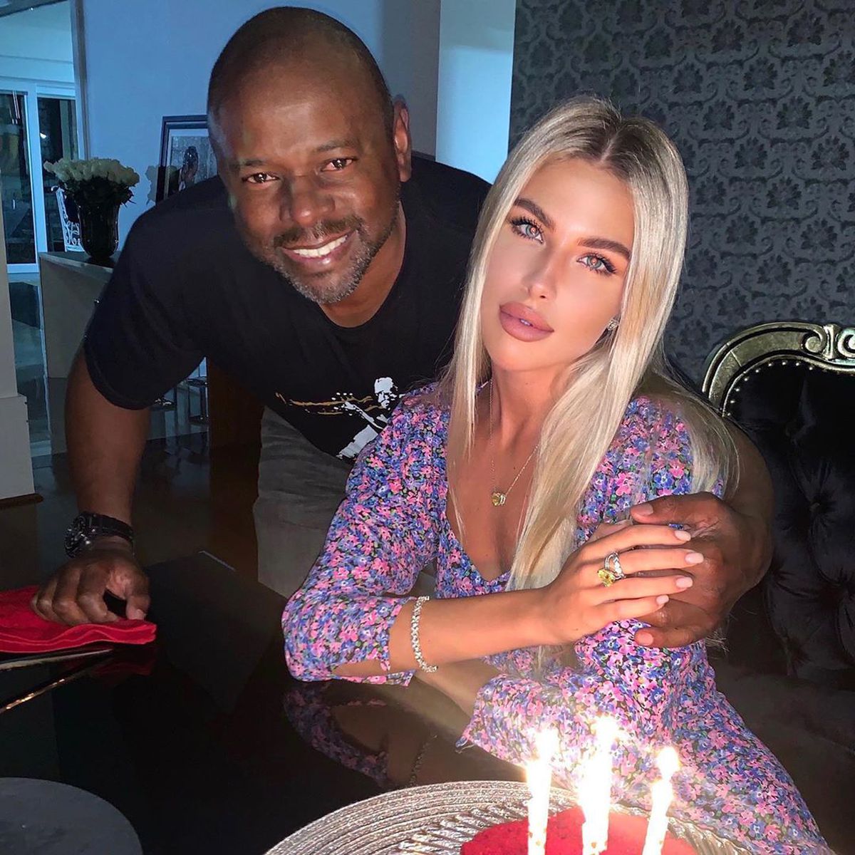 Splendida soție a fotbalistului descoperit de Lucescu, hărțuită și amenințată cu moartea!