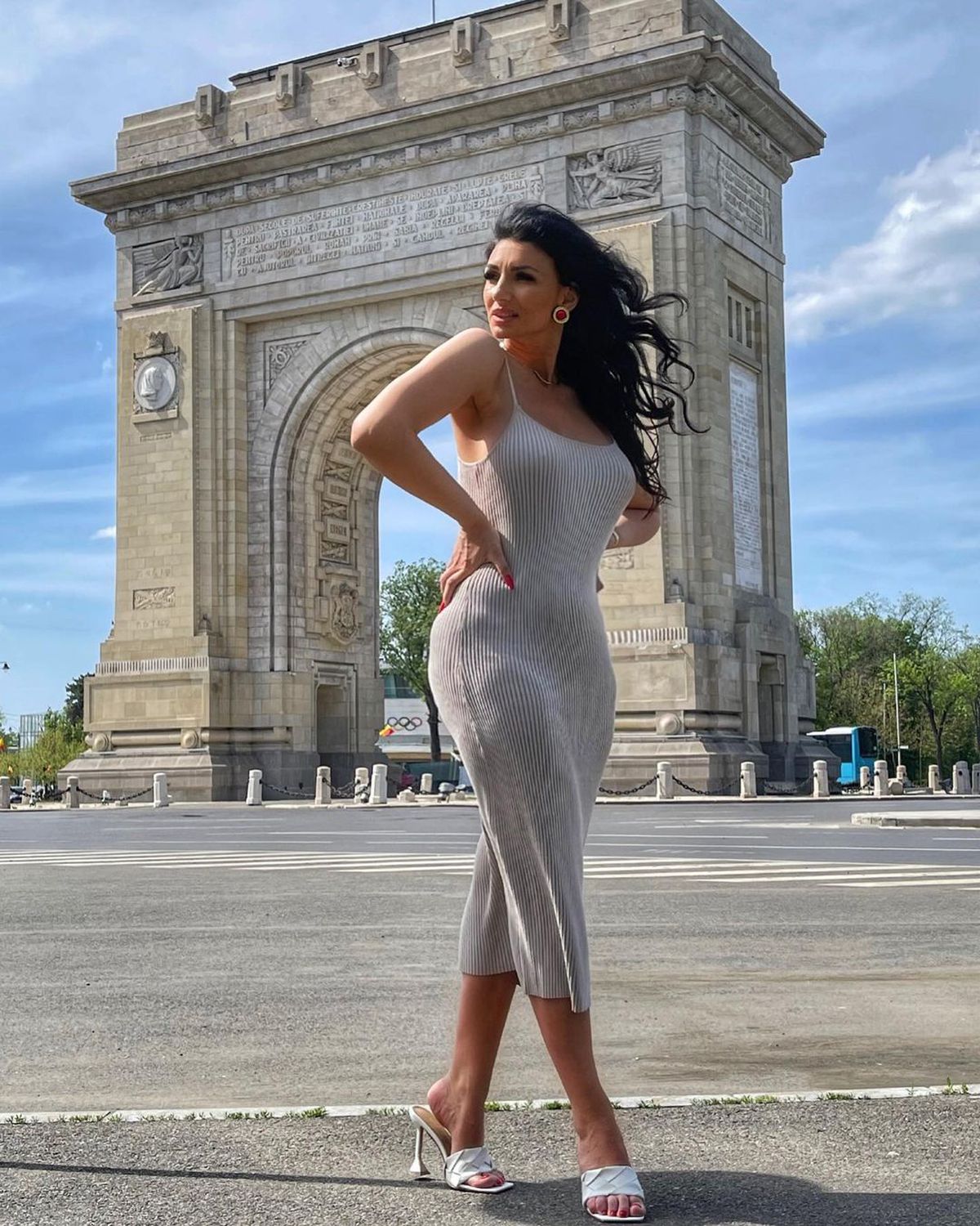Cea mai sexy antrenoare din România a leșinat în timpul meciului și a urmat scandalul: „Foame, disperare!”