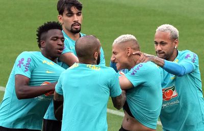 Glumă sau scandal? Cum au fost surprinși jucătorii Braziliei la antrenamentul din Japonia: „Dă-mi drumul, omule!”