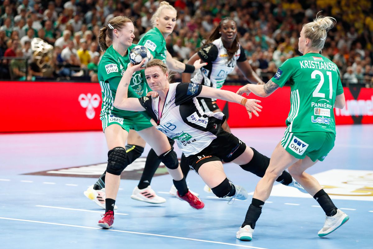 Campioană în infern » Kristiansand învinge pe terenul lui Gyor, în fața a peste 15.000 de oameni, și câștigă a doua oară consecutiv trofeul Ligii Campionilor