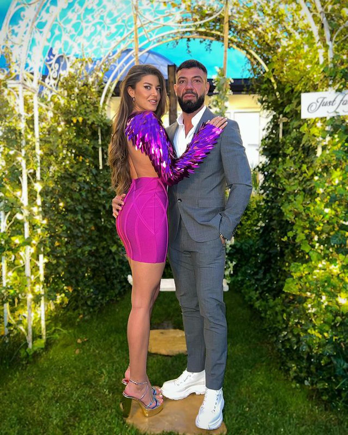 Marius Constantin s-a căsătorit cu o cântăreață » Primele imagini de la cununie: cine este Miruna, artista mai tânără cu 15 ani