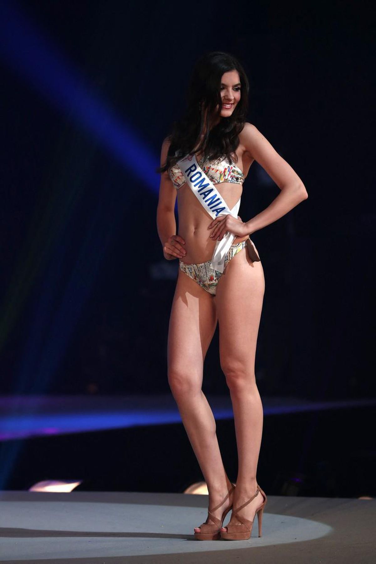 Miss Universe România 2020 e îndrăgostită de fotbal » Cum a apărut la barajul de menținere/promovare în Liga 1