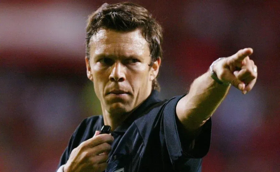 Urs Meier, fost arbitru elvețian Meciul cu cea mai mare încărcătură politică din istoria Mondialelor: „Am făcut mai multe în 90 de minute decât au reușit politicienii în 20 de ani”