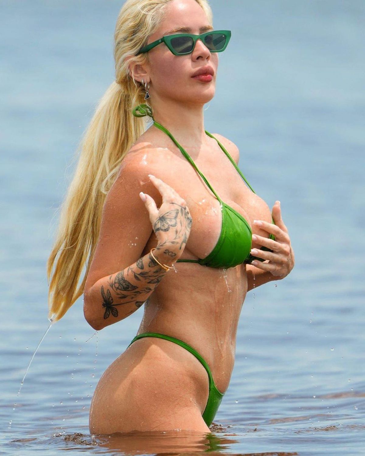 Cea mai sexy fotbalistă din Anglia, vacanță HOT cu fosta iubită a lui Eder Militao: „Nu am avut pe nimeni care să-mi facă poză și atunci a apărut un paparazzi”