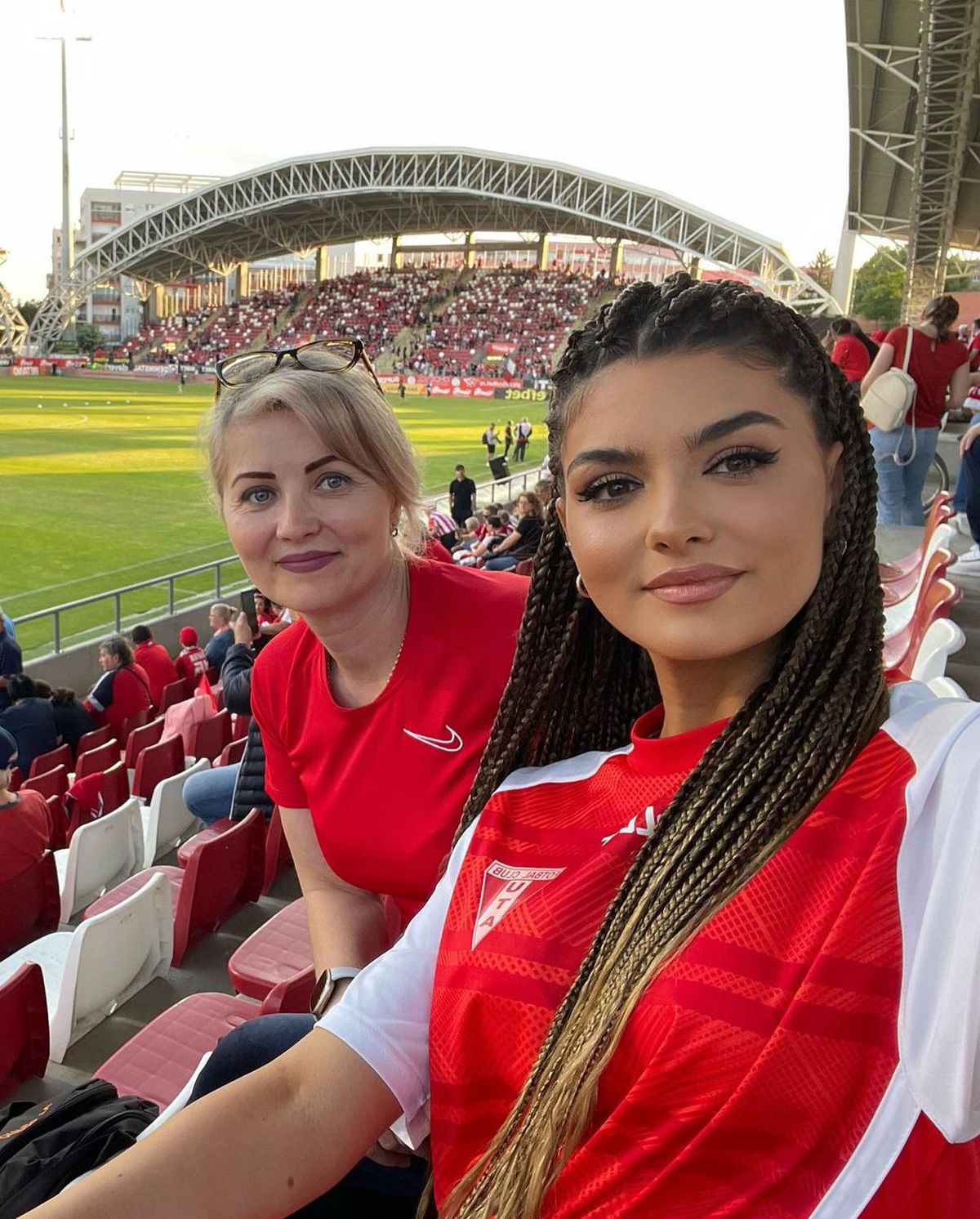 Miss Universe România 2020 e îndrăgostită de fotbal » Cum a apărut la barajul de menținere/promovare în Liga 1