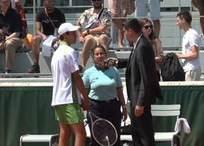 Liderul clasamentului juniorilor, obligat să schimbe echipamentul în timpului debutului la Roland Garros » Ce regulă a încălcat și cum a rezolvat problema