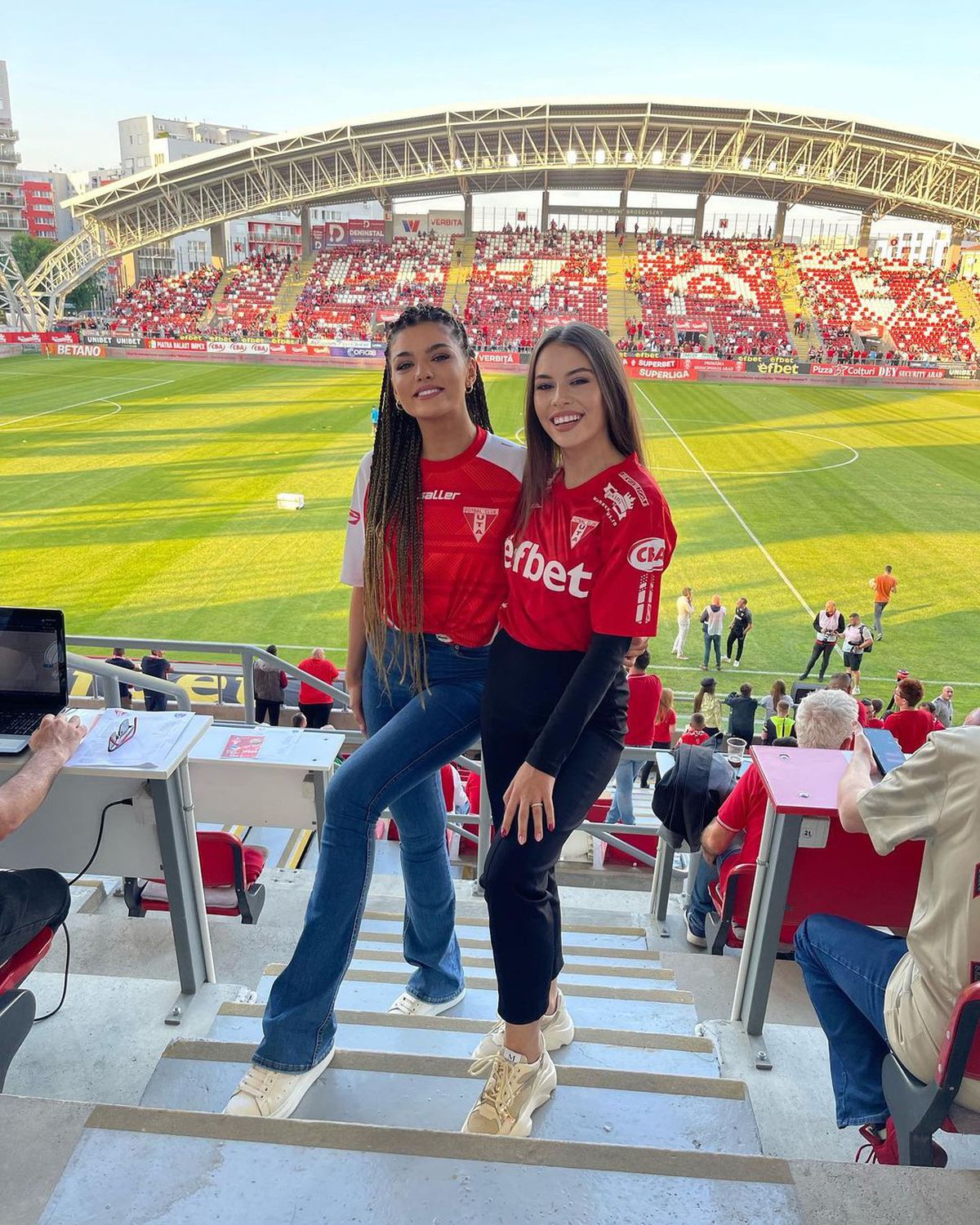 Miss Universe România 2020 e îndrăgostită de fotbal » Cum a apărut la barajul de menținere/promovare în Liga 1