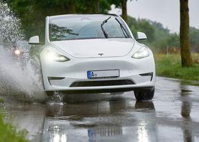 Tesla a rechemat în service peste 125.000 de vehicule » Care e motivul și ce modele sunt afectate