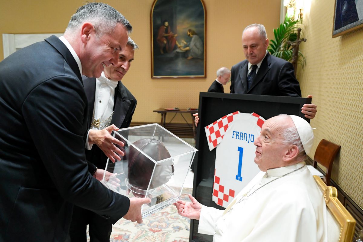 Naționala lui Modric a fost în vizită la Vatican. Ce mesaj le-a transmis Papa Francisc înaintea startului Euro