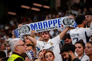 Începe nebunia la Madrid. Se pun în vânzare tricourile cu Mbappe. Cât costă unul și ce record poate doborî starul francez!