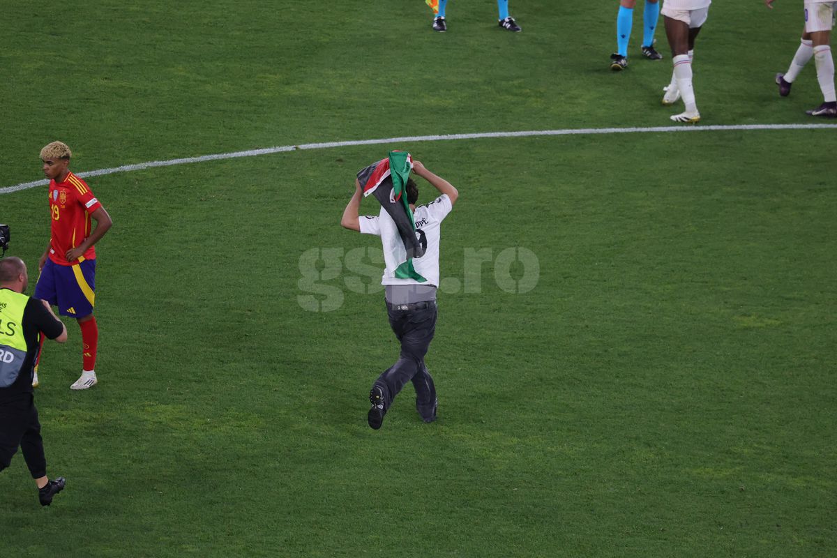 Imaginile pe care UEFA le-ar fi vrut interzise în Spania - Franța » Fotoreporterul GSP a surprins cele mai tari cadre