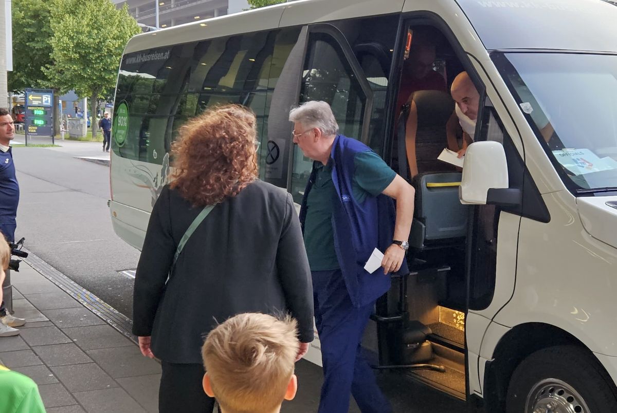 Gino Iorgulescu, în hotel cu naționala, la Viena » Adus cu microbuzul, alături de alți „grei” din FRF