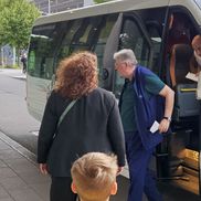 Gino Iorgulescu, sosind la hotelul din Viena unde naționala României e cazată / FOTO: GSP