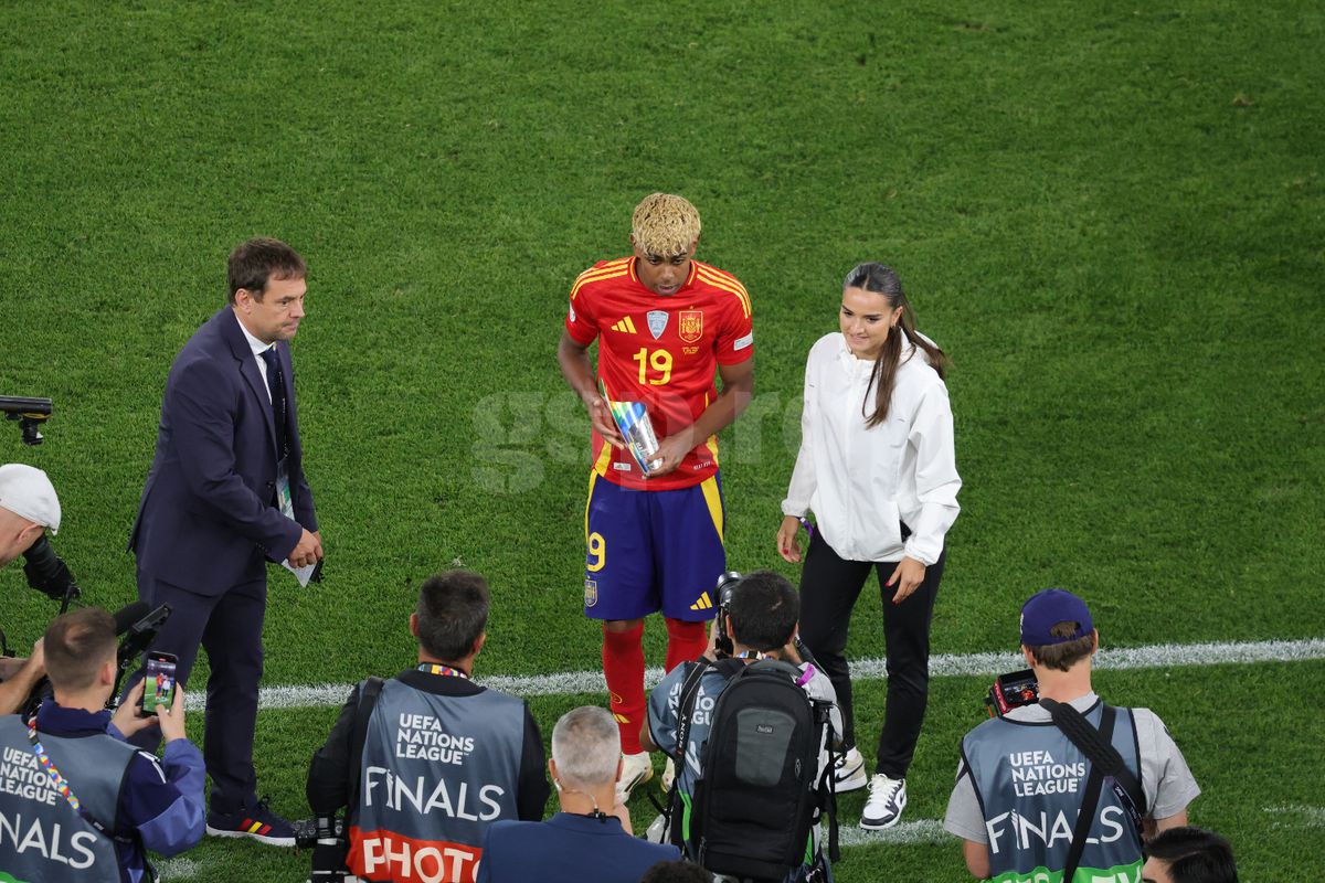 Imaginile pe care UEFA le-ar fi vrut interzise în Spania - Franța » Fotoreporterul GSP a surprins cele mai tari cadre