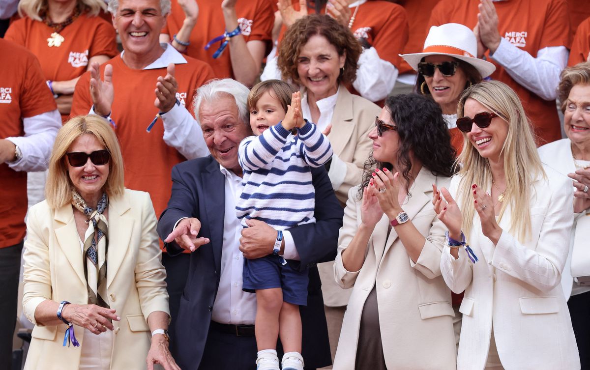 Maribel Nadal s-a fotografiat cu Novak Djokovic și Roger Federer la Roland Garros
