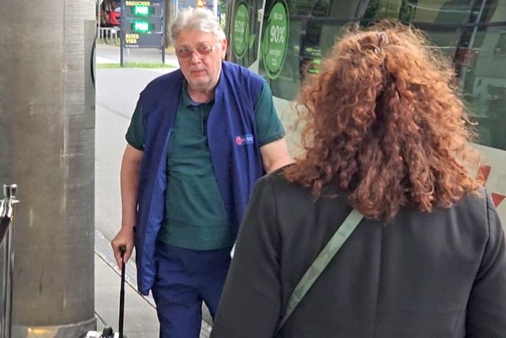 Gino Iorgulescu, sosind la hotelul din Viena unde naționala României e cazată / Captură Video GSP